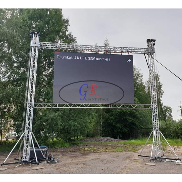 7m wide x 7m high Screen wall truss to Estonia