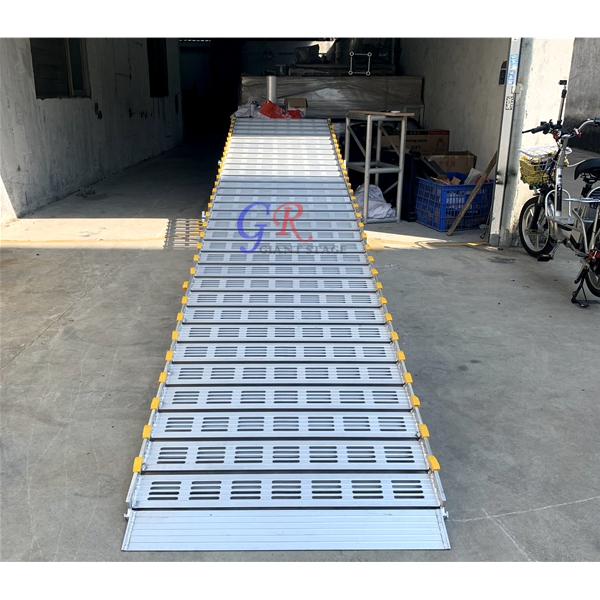 Quick installation folding motorcycle aluminum wheelchair ramp